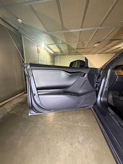 Tesla Model S 24 of 30
