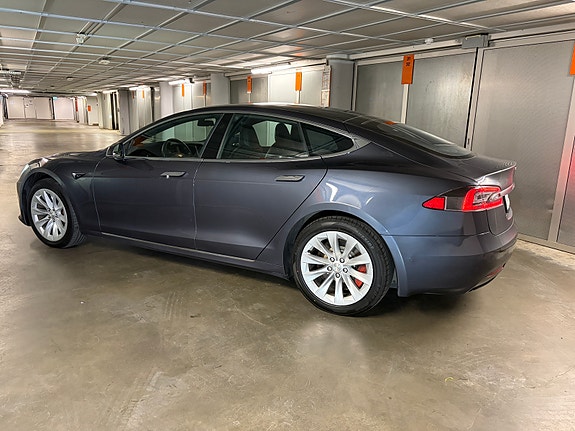 Tesla Model S 4 of 30