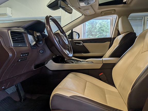 Lexus RX450hL 19 of 30