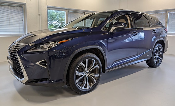 Lexus RX450hL 2 of 30