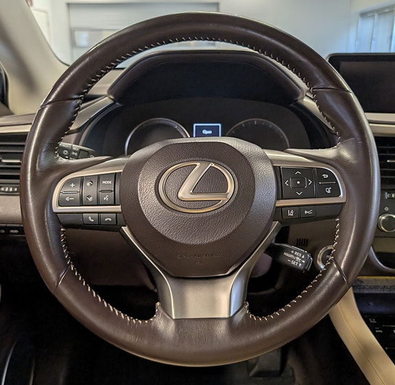 Lexus RX450hL 28 of 30