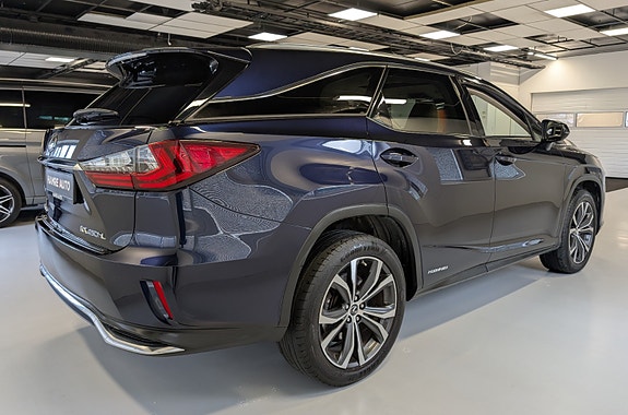 Lexus RX450hL 11 of 30