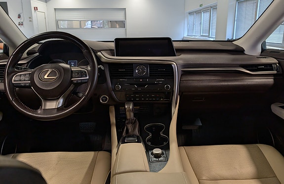 Lexus RX450hL 26 of 30