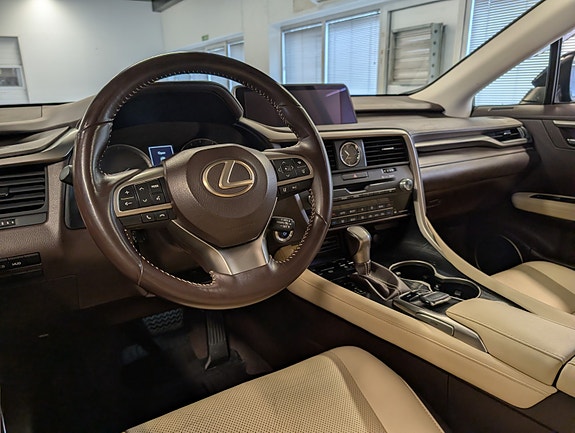 Lexus RX450hL 20 of 30