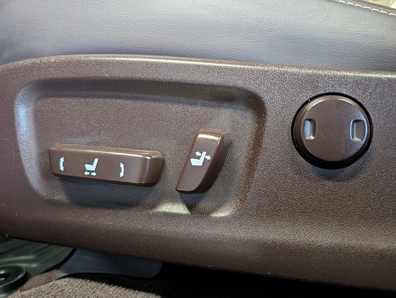 Lexus RX450hL 24 of 30