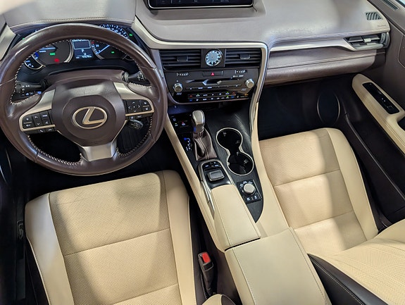 Lexus RX450hL 18 of 30