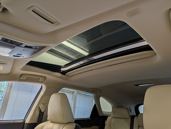 Lexus RX450hL 22 of 30