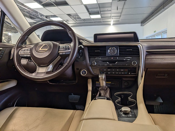 Lexus RX450hL 27 of 30