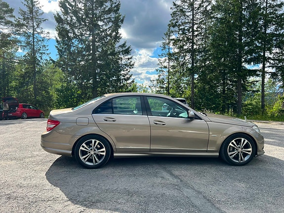 Mercedes-Benz C220 d 4 of 23
