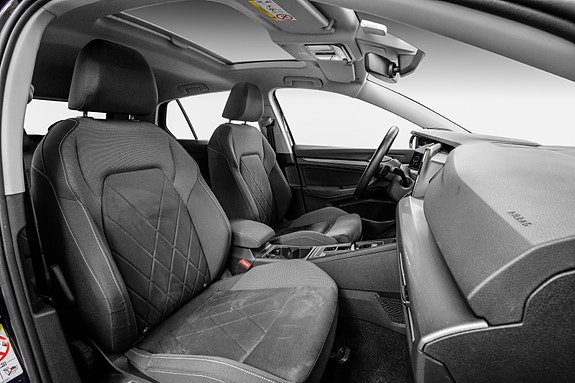 Volkswagen Golf VIII 11 of 30
