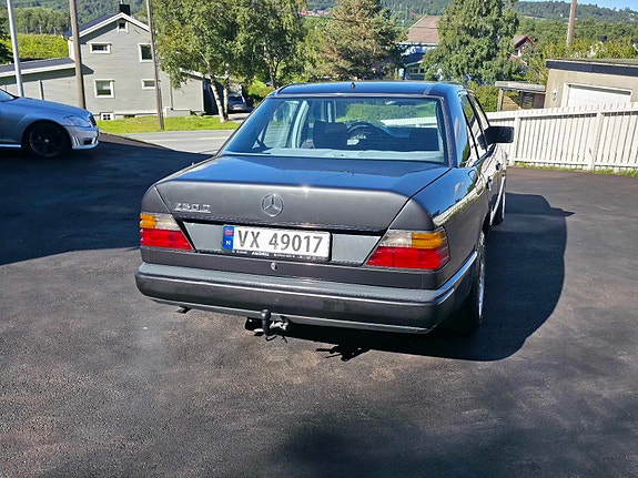 Mercedes-Benz E250 d 5 of 16