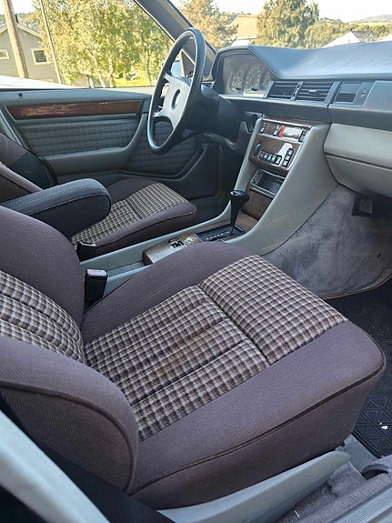 Mercedes-Benz E250 d 13 of 16