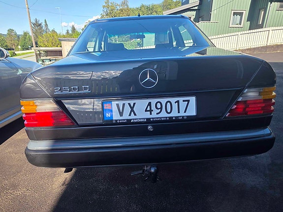 Mercedes-Benz E250 d 7 of 16
