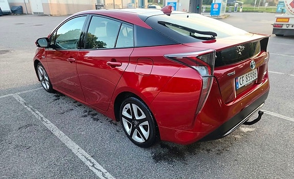 Toyota Prius 7 of 24