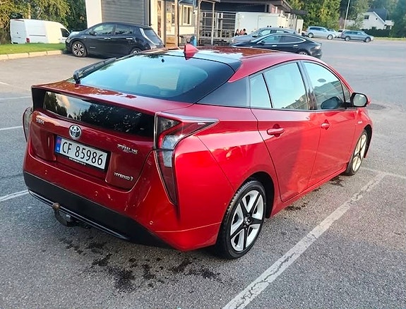 Toyota Prius 5 of 24