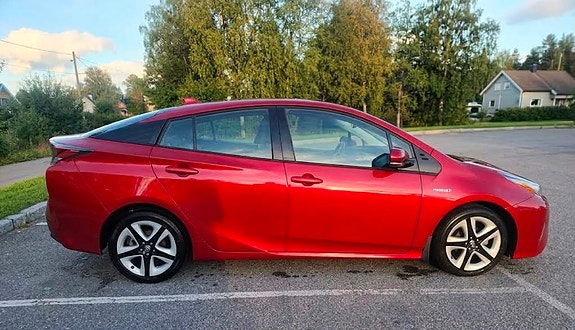 Toyota Prius 4 of 24
