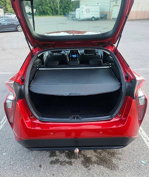 Toyota Prius 8 of 24