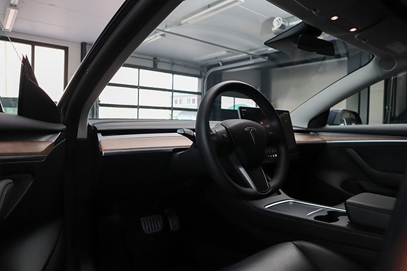 Tesla Model 3 20 of 27