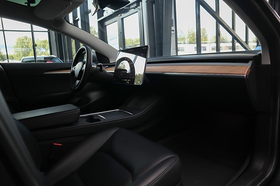 Tesla Model 3 18 of 27
