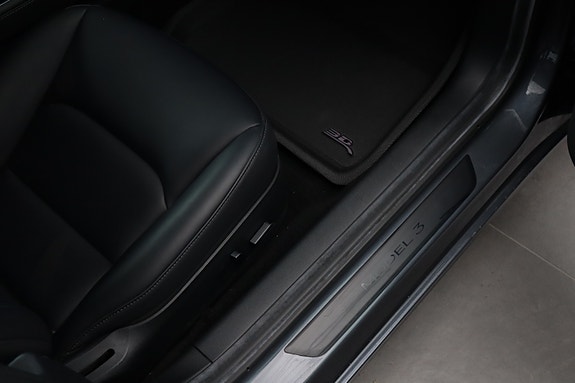 Tesla Model 3 17 of 27