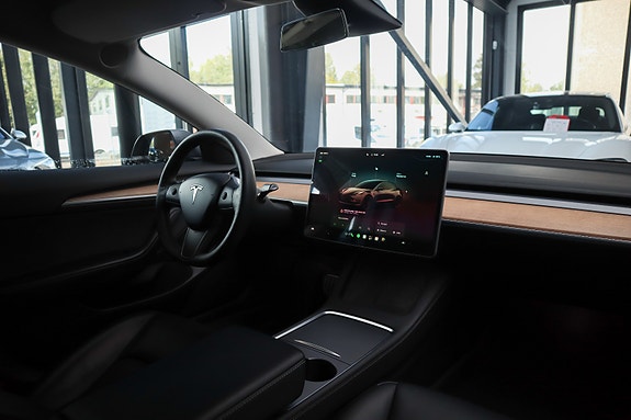 Tesla Model 3 19 of 27