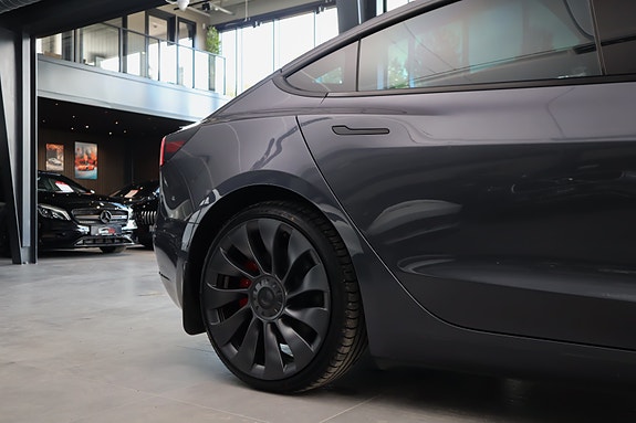 Tesla Model 3 13 of 27