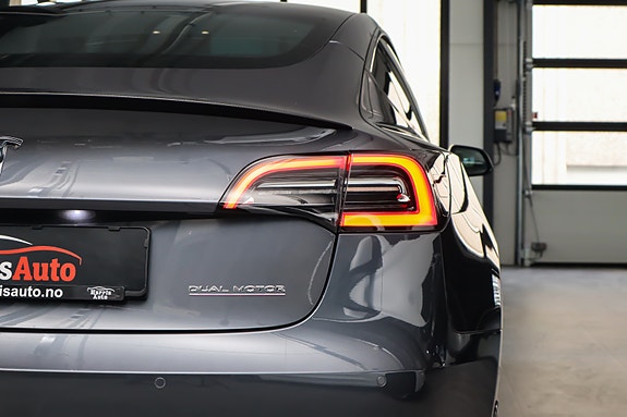 Tesla Model 3 9 of 27
