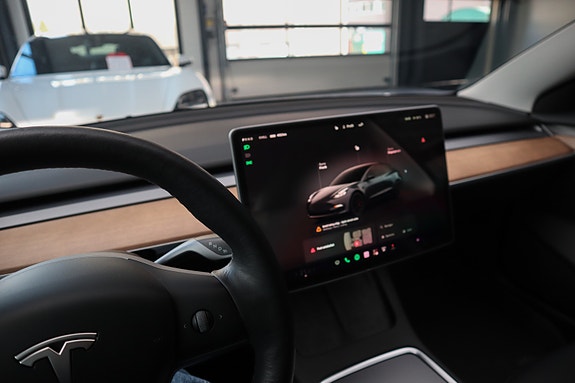 Tesla Model 3 27 of 27