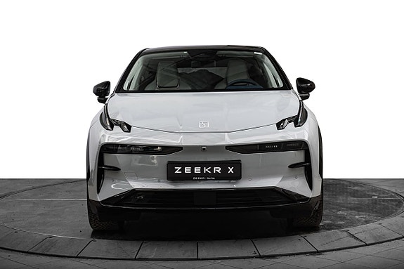 Zeekr X 3 of 21