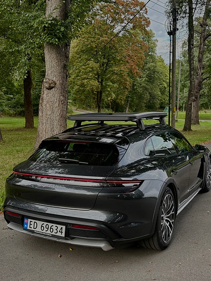 Porsche Taycan 4 11 of 15
