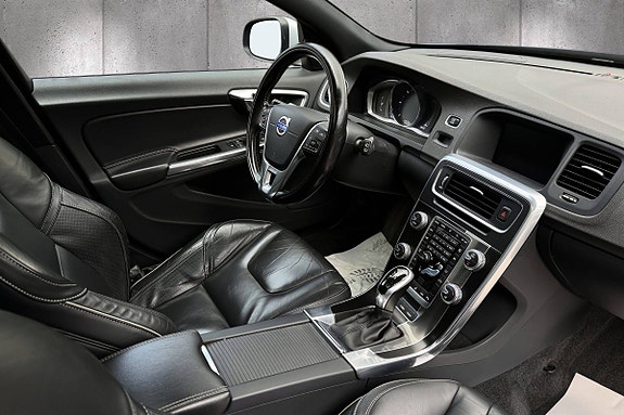Volvo V60 10 of 23