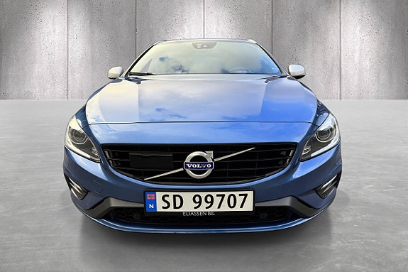 Volvo V60 2 of 23