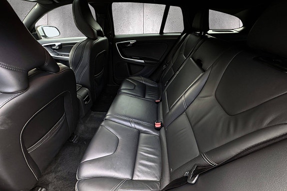 Volvo V60 17 of 23