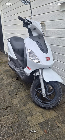 Derbi Boulevard 50 2 of 9