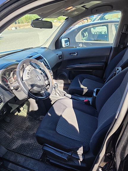 Nissan X-Trail 4 of 9