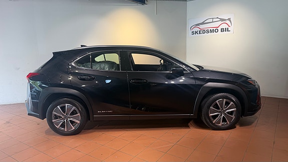 Lexus UX300e 9 of 20
