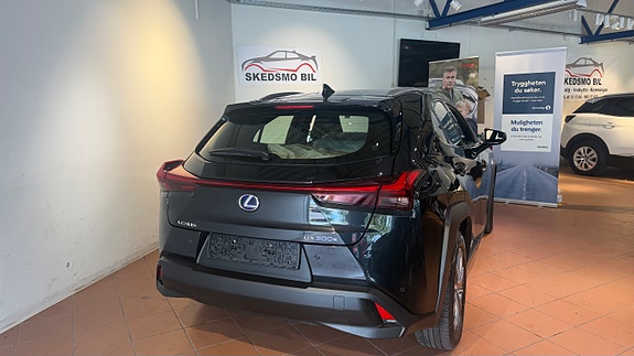 Lexus UX300e 5 of 20