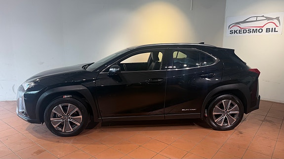 Lexus UX300e 11 of 20