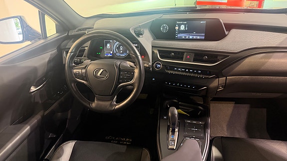 Lexus UX300e 16 of 20