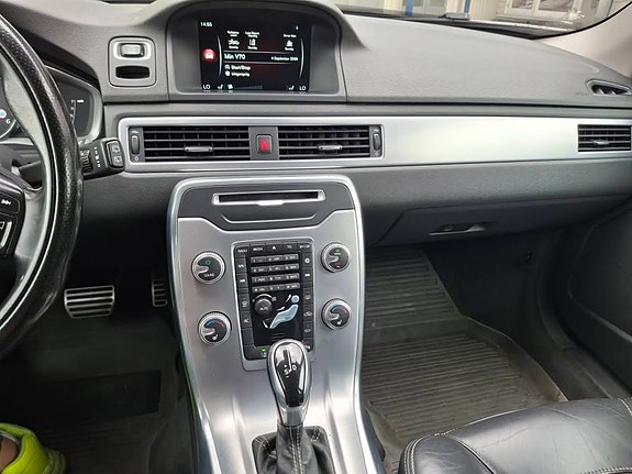 Volvo V70 4 of 16