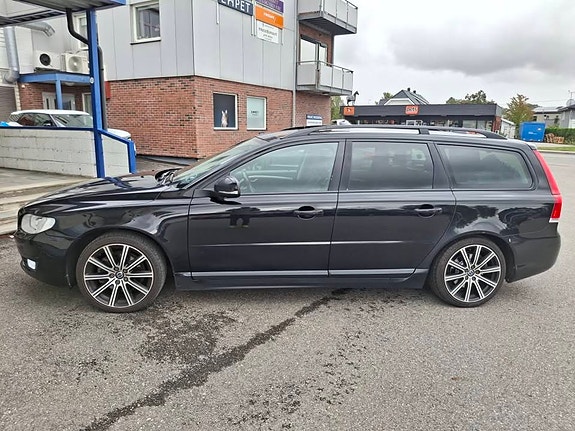 Volvo V70 2 of 16
