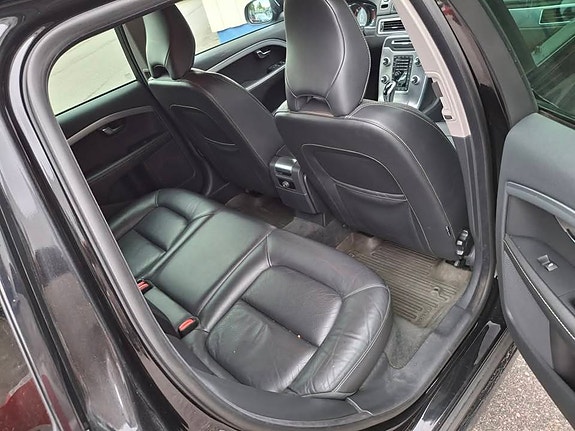 Volvo V70 7 of 16