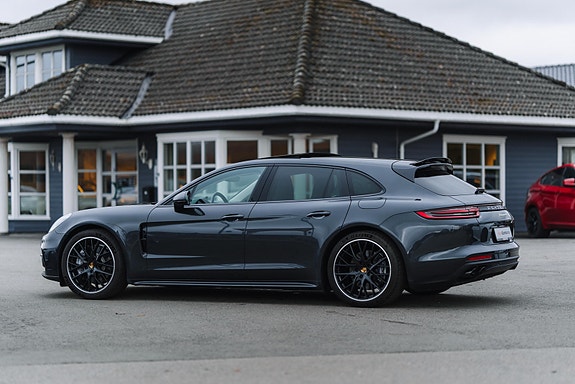 Porsche Panamera 4 of 26
