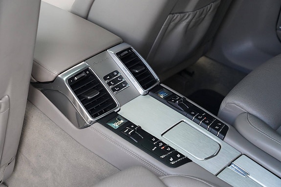 Porsche Panamera 18 of 20
