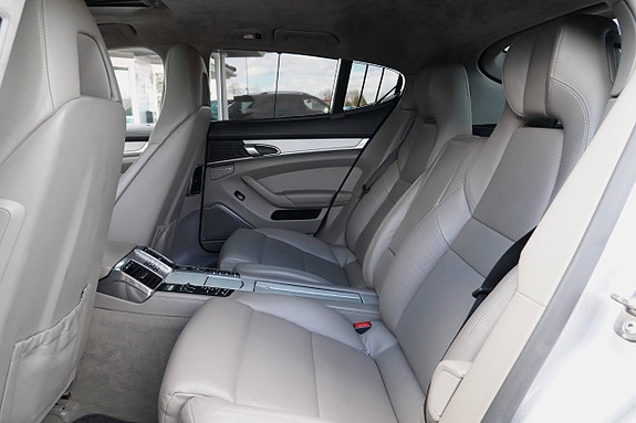 Porsche Panamera 17 of 20