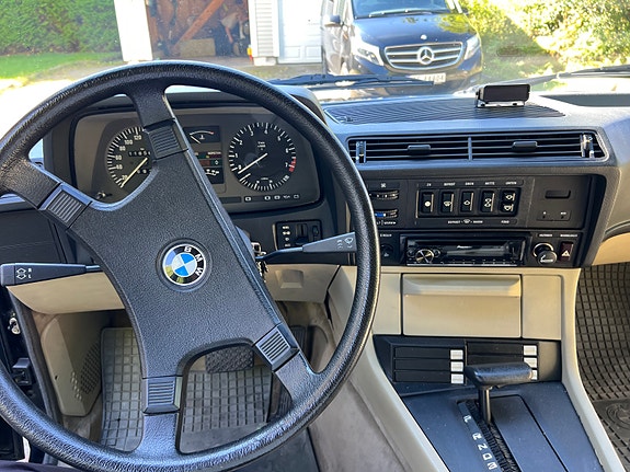 BMW 728i 10 of 25