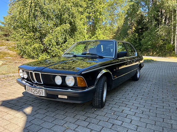 BMW 728i 2 of 25