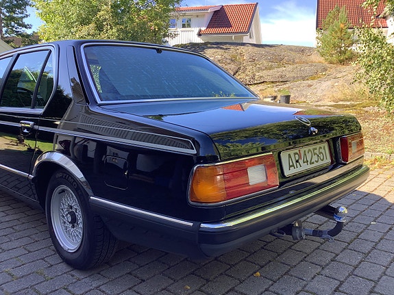 BMW 728i 5 of 25
