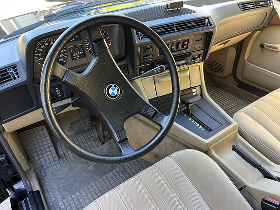 BMW 728i 11 of 25