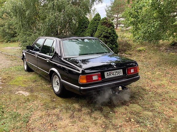 BMW 728i 22 of 25